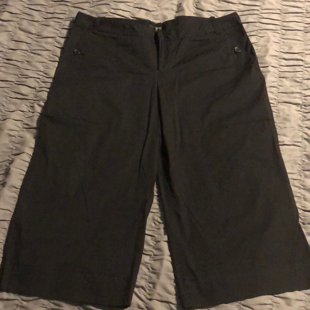 Mossimo sz 14 wide leg black capris